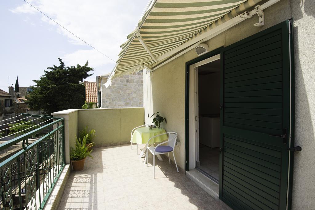 Maison d'hôtes Charming With Balcony Split